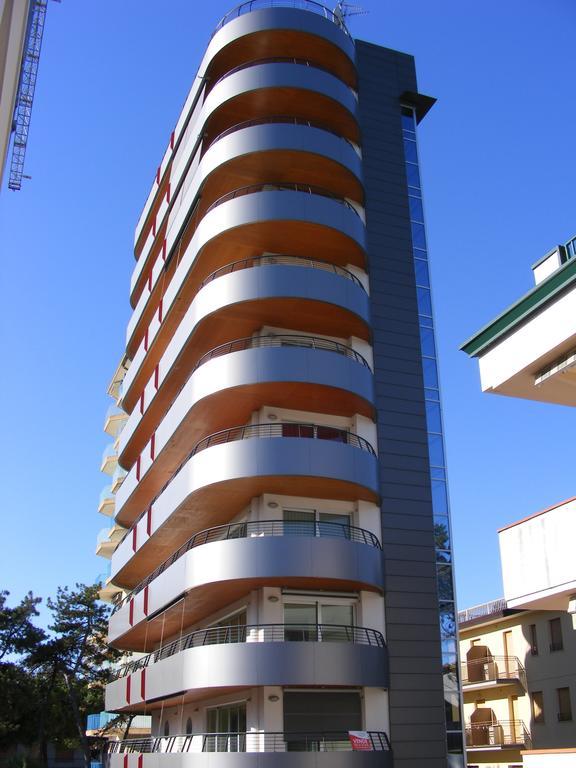 Apartamento Torre Argonavis Lignano Sabbiadoro Exterior foto